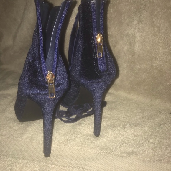 πππCUTE NAVY BOOTIES!!!π only worn twice! - Picture 2 of 4